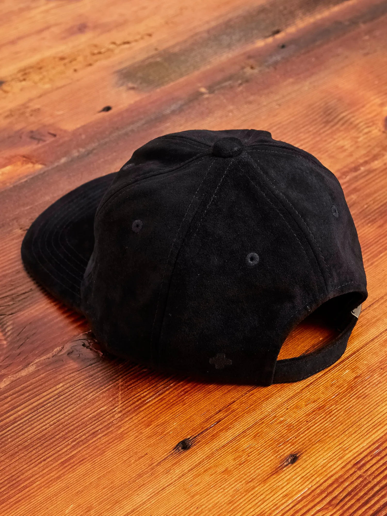 6-Panel Suede Cap in Black