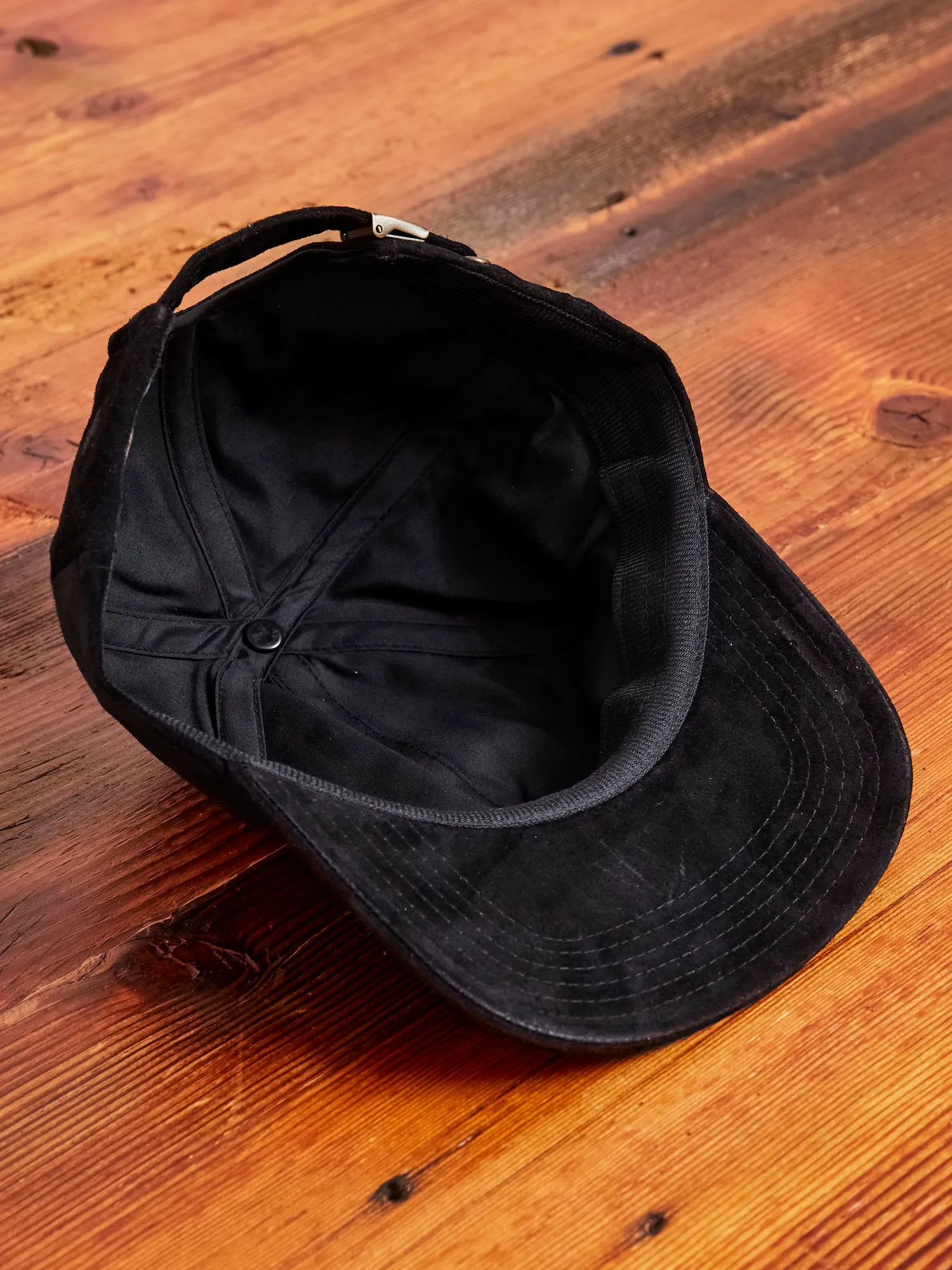 6-Panel Suede Cap in Black