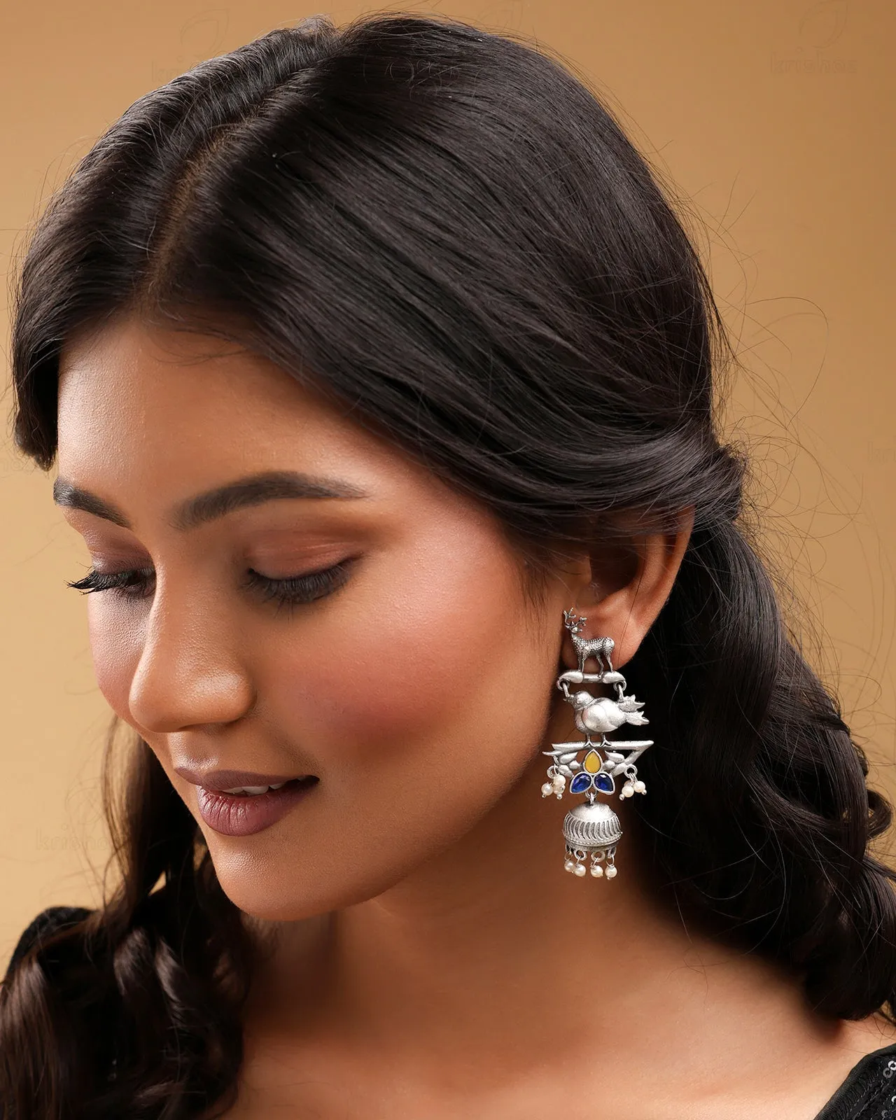 Shravya Dangler Earrings - wxo